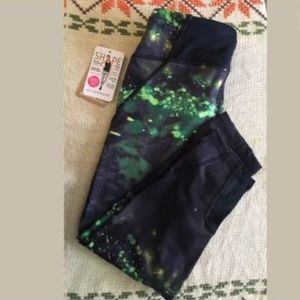 SHAPE XS lightning Capri athletic pants activewear